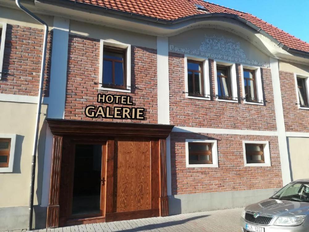 Hotel Galerie ロウドニツェ・ナト・ラベム エクステリア 写真