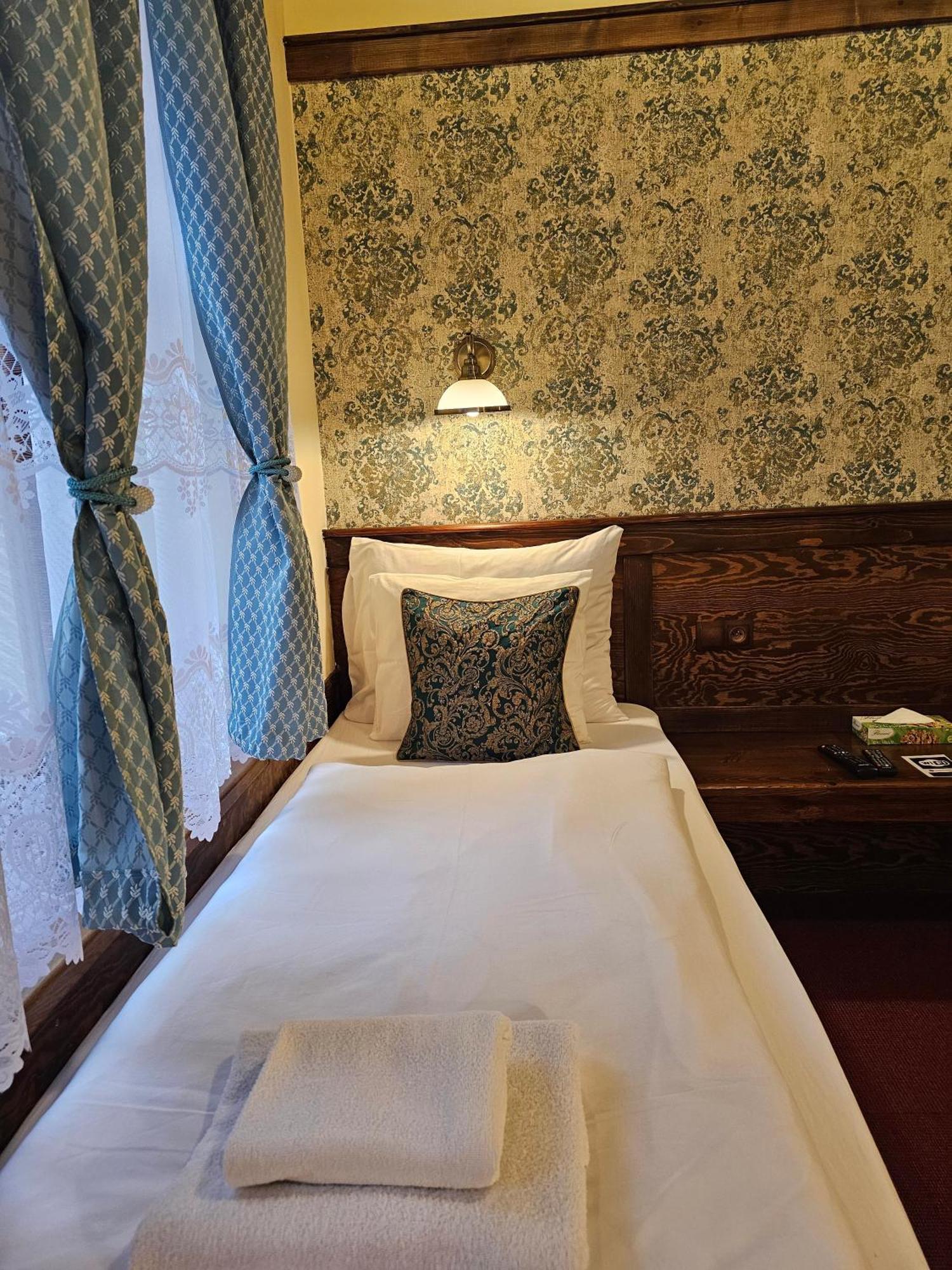 Hotel Galerie ロウドニツェ・ナト・ラベム エクステリア 写真